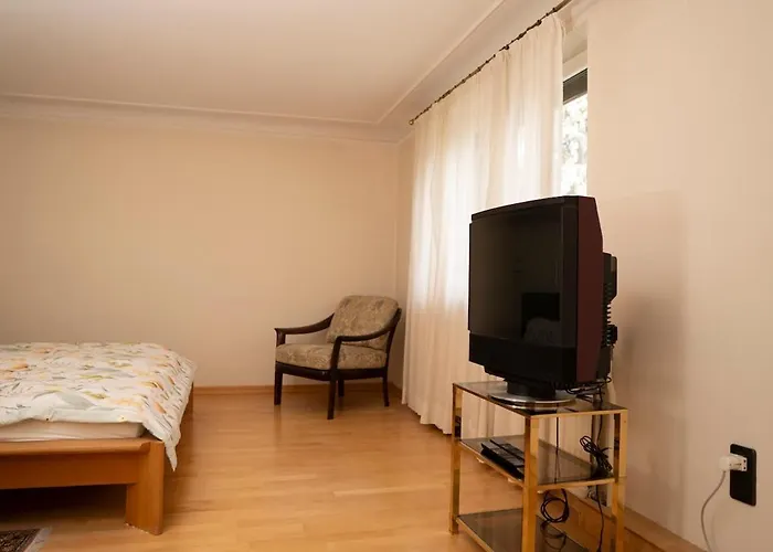 Haus Mit Garten Nahe U1 بيت للعطل