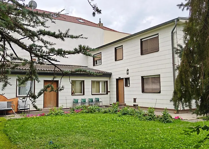 Haus Mit Garten Nahe U1 Сasa de vacaciones *